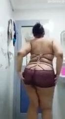 شرموطه هيجانه اوي سكس مصري عاوزه تجبهم تدخل الحمام تدعك ف كسها وطيزها عشان تجبهم