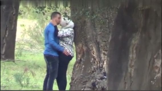 شرموطه سخنه عاوزه سكس مصري تتناك ينكها ف الشارع عند الشجره يزنق فيها يدعك من الهيجان بتاعها