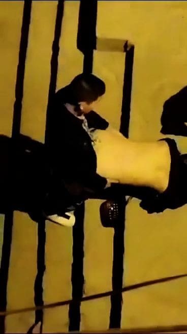 لبوه تعبانه نيج عراقي وعاوزه ترتاح يدخل زبرو فيها جامد ف الشارع وهي تصرخ