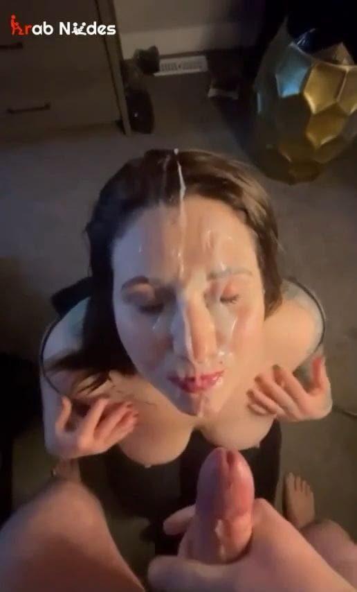 شرموطه تمصلو زبرو سكس مصري وتحشرو كلو ف بوقها عشان يجبهم ويغرق وشها بيهم